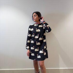 Abito corto con cigni ricamati