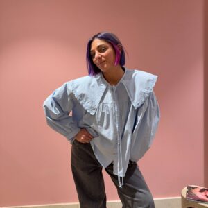 Camicia celeste con colletto grande