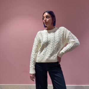Maglia traforata con trecce