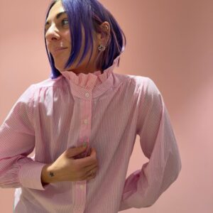 Camicia a righe bianca e rosa