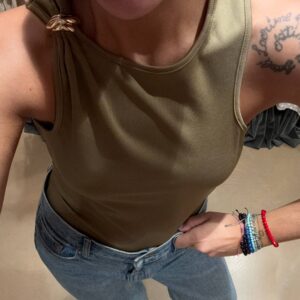 Body a canotta con dettaglio gioiello oro