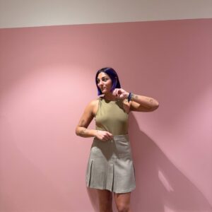 Minigonna a pieghe color sabbia