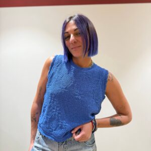 Top smanicato blu cobalto