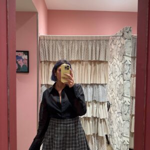 Gonna corta a quadri con pieghe