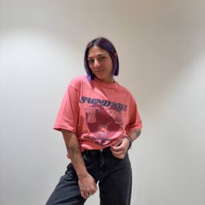 T-shirt rosa con cornetto