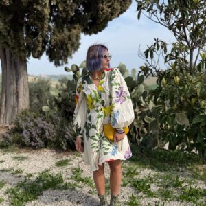 Abito corto con fiori e dettagli filamenti oro