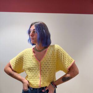 Maglia traforata con bottoni