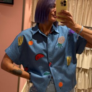 Camicia in denim con frutta
