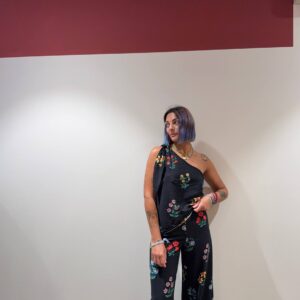 Pantalone nero con fiori