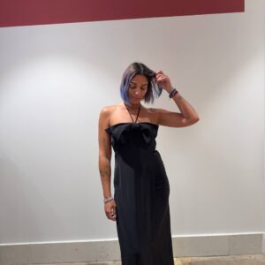 Abito nero con fiocco