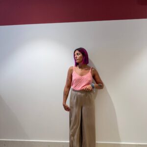 Pantalone satin color fango