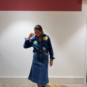 Gonna denim con fiori ricamati
