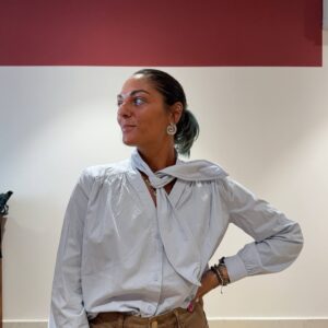 Camicia celeste chiaro con nodo