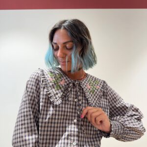 Camicia a quadri con maxi colletto con ricami
