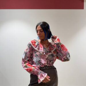 Camicia a fiori con volant