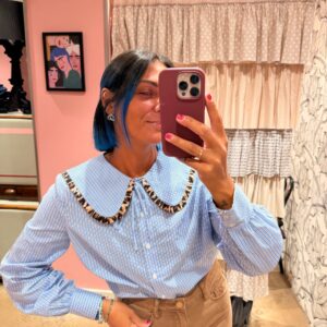 Camicia a righe con maxi colletto e dettaglio maculato