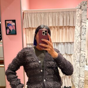 Cardigan marrone con frange bouclé
